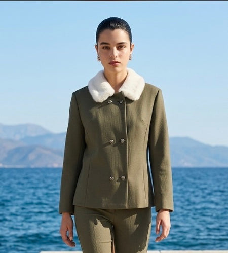 „Vintage Damen Wolljacke flaschengrün mit Fellkragen im 50er Jahre Stil“