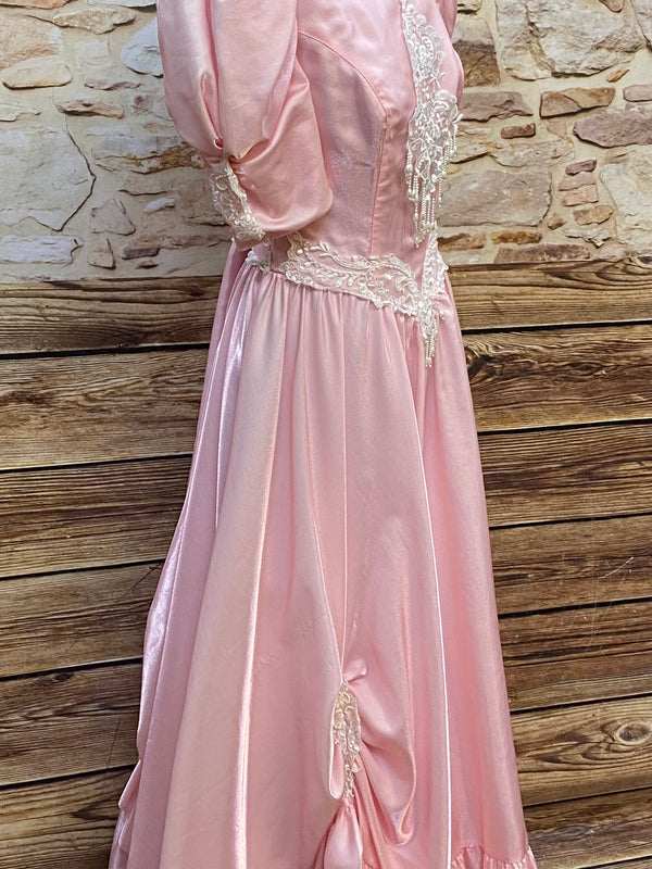 True Vintage Ballkleid in Rosa mit Perlen