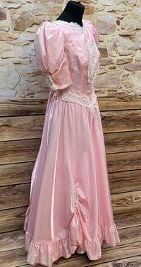 True Vintage Ballkleid in Rosa mit Perlen