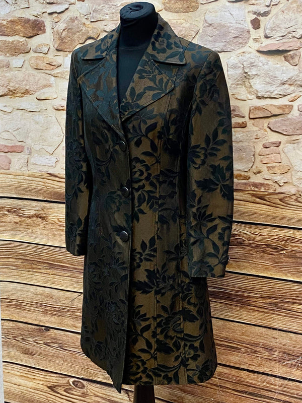 Stilvoller Damen-Mantel mit floralen Mustern – Größe 38