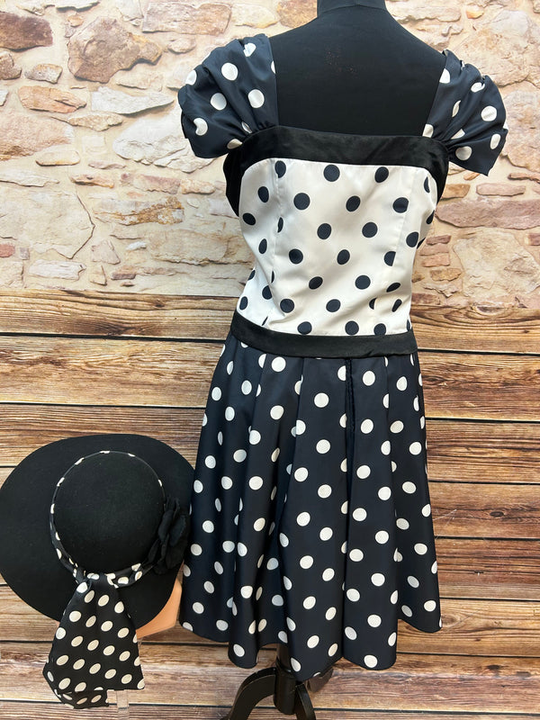 Vintage Outfit, Punkte-Kleid-Set Größe 42