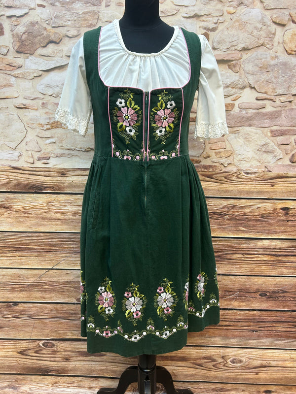 Gr. 38 – Vintage Dirndl, dreiteilig & bestickt