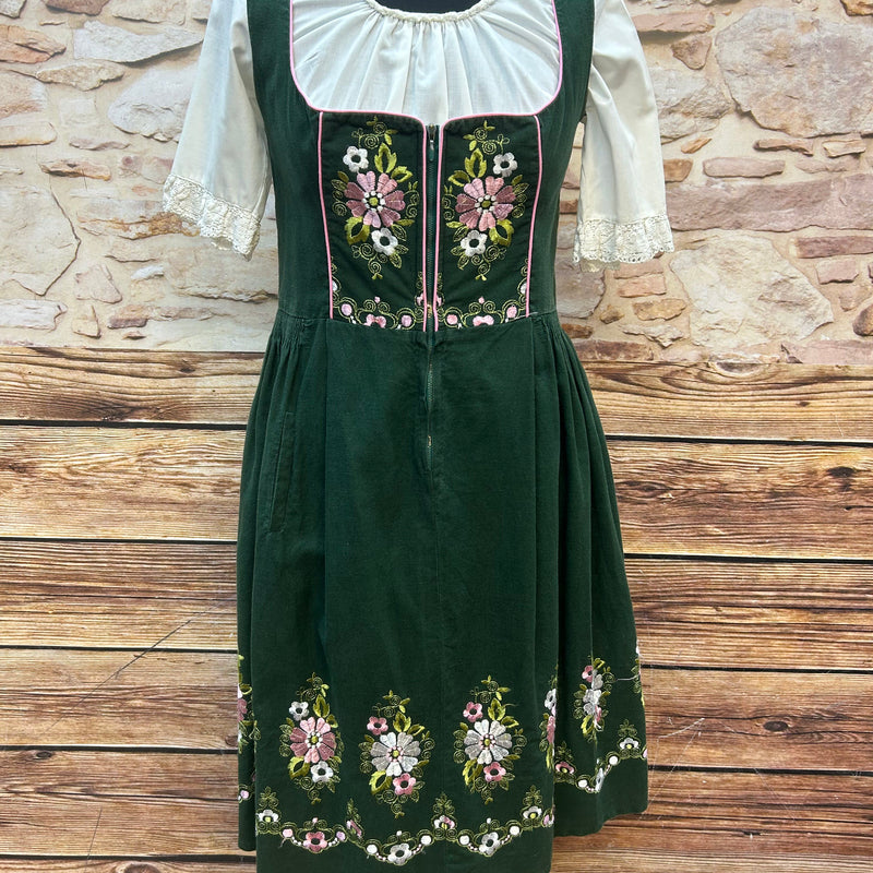 Gr. 38 – Vintage Dirndl, dreiteilig & bestickt