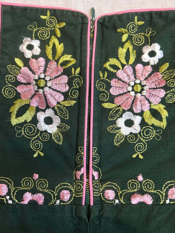 Gr. 38 – Vintage Dirndl, dreiteilig & bestickt