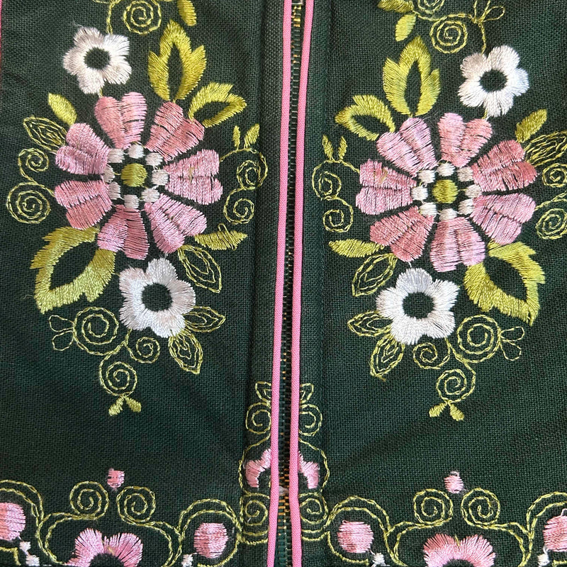 Gr. 38 – Vintage Dirndl, dreiteilig & bestickt