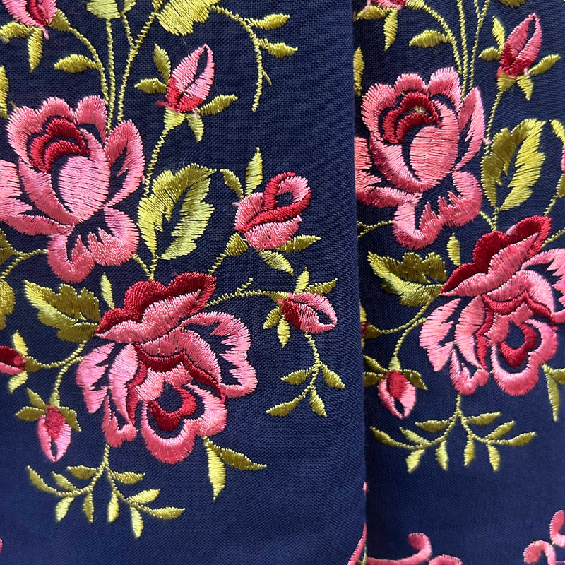 Besticktes Vintage Dirndl 3-teilig | Gr. 44 – Dunkelblau & Rosa
