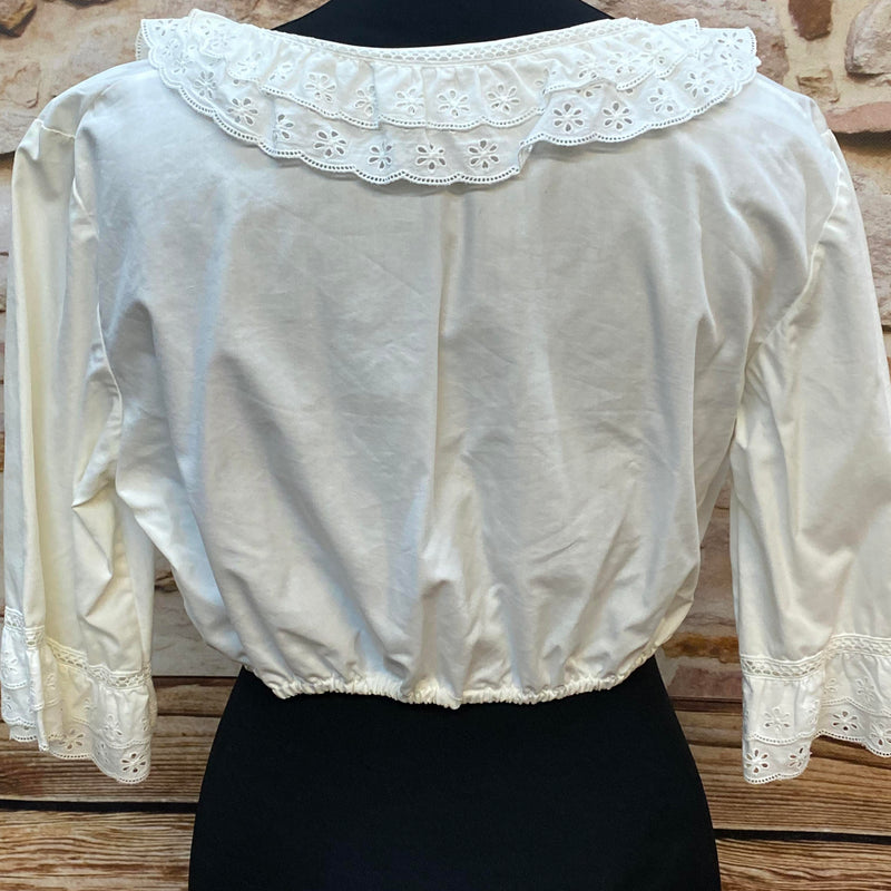 Vintage Dirndlbluse Weiß mit Rüschenkragen – Größe 44