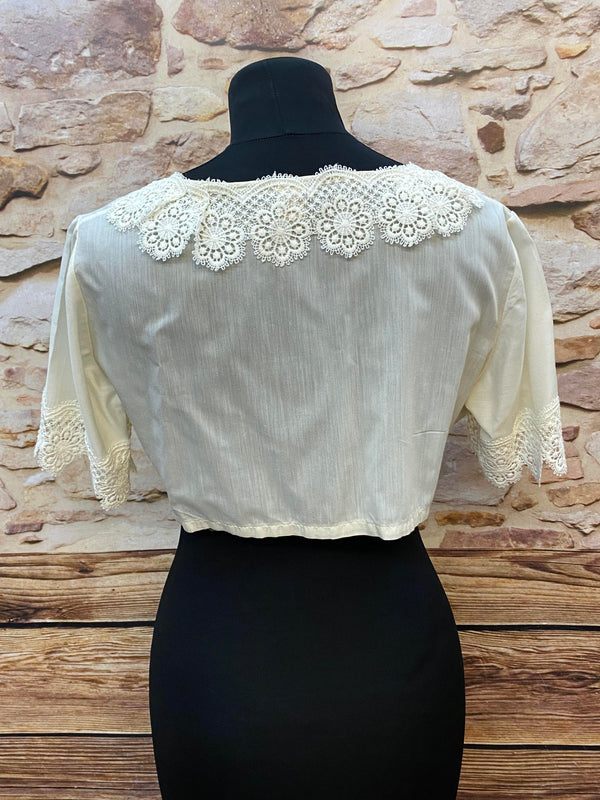 Vintage Dirndlbluse mit Spitzenbesatz (80er), Gr. 42
