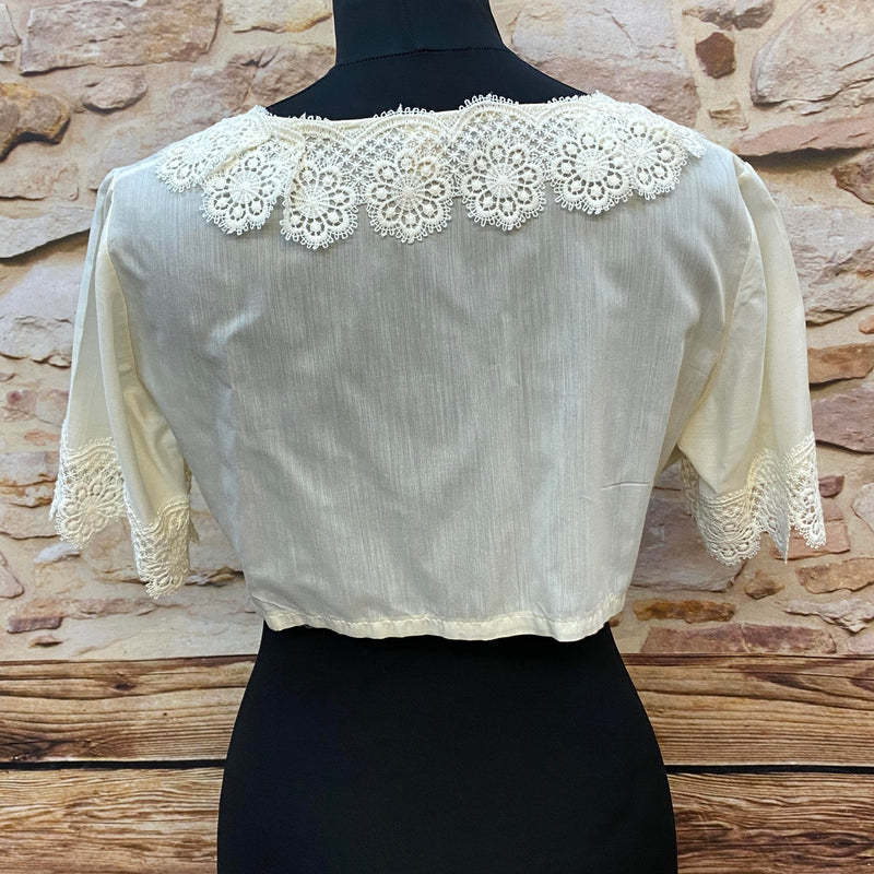 Vintage Dirndlbluse mit Spitzenbesatz (80er), Gr. 42