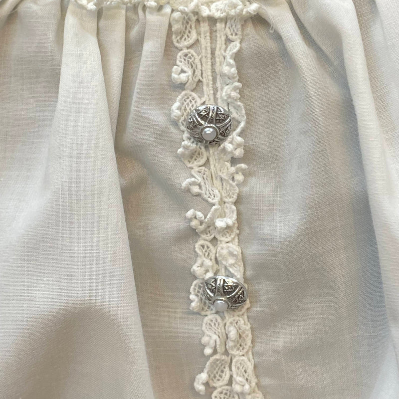 Vintage Dirndlbluse Weiß Gr. 44 – Trachtenbluse mit Rüschen, Spitze & traditionellen Silberknöpfen