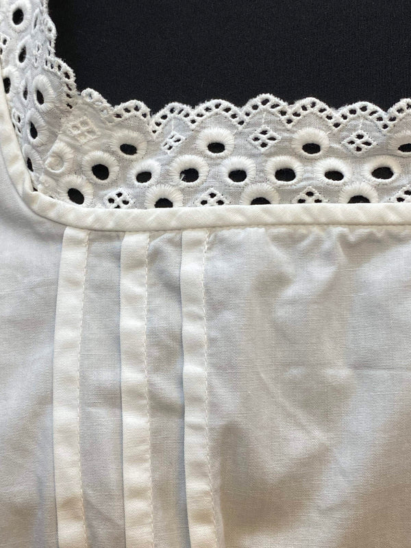 Dirndlbluse mit Karree-Ausschnitt & Klöppelspitze – Gr. 46 (1980er)