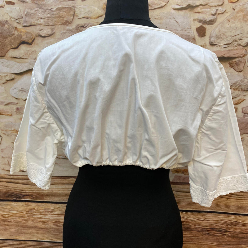 Dirndlbluse mit Karree-Ausschnitt & Klöppelspitze – Gr. 46 (1980er)