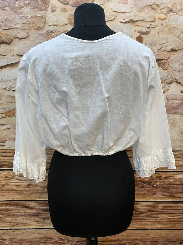 Dirndlbluse weiß mit Spitze – Gr. 44
