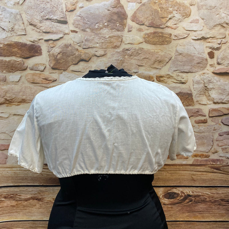 Vintage Dirndlbluse Weiß mit Häkelkante – Gr. 48 (Wenger Austria)