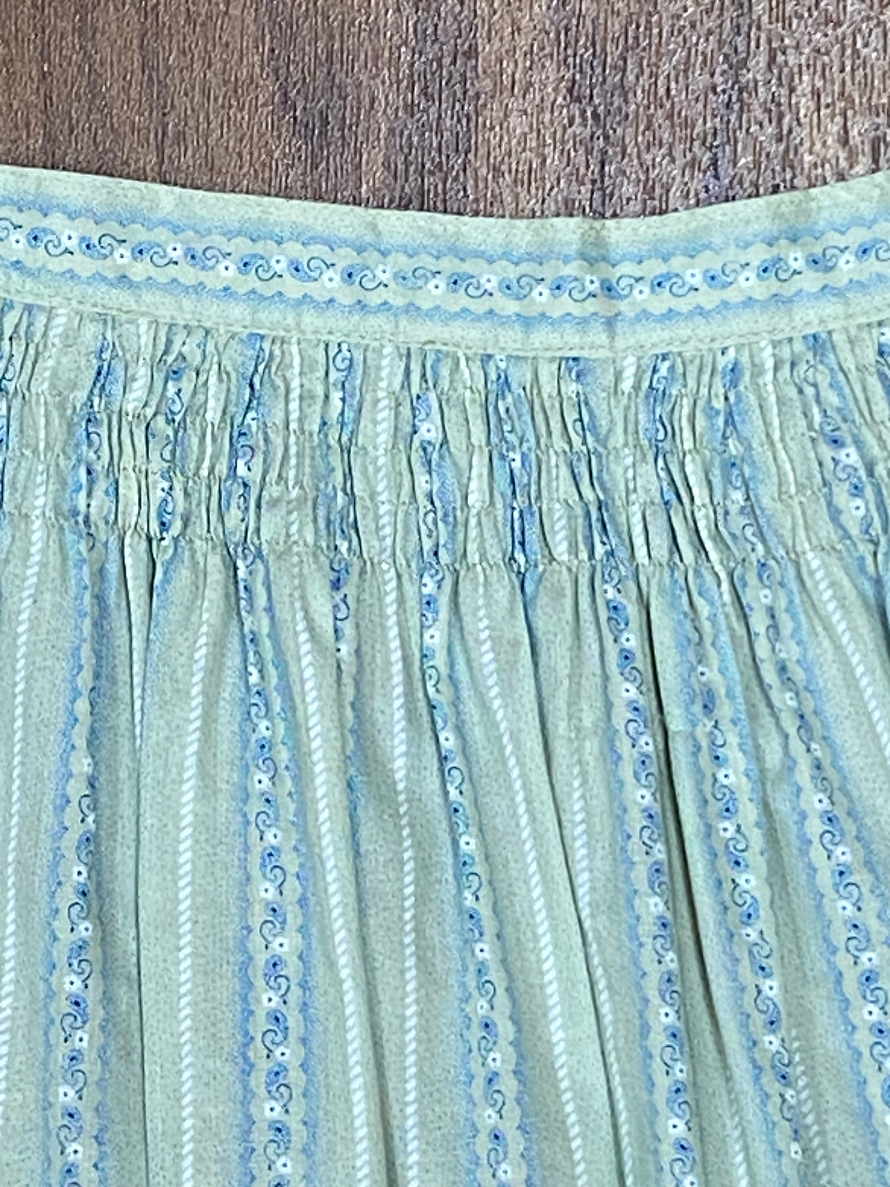 Vintage Schürze für Dirndl oder Trachtenkleid mit Spitzenborte Länge 66 cm
