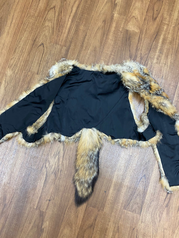 Gefütterte Vintage Fellweste mit dekorativem Schweif, Innenansicht in Schwarz, Größe 40