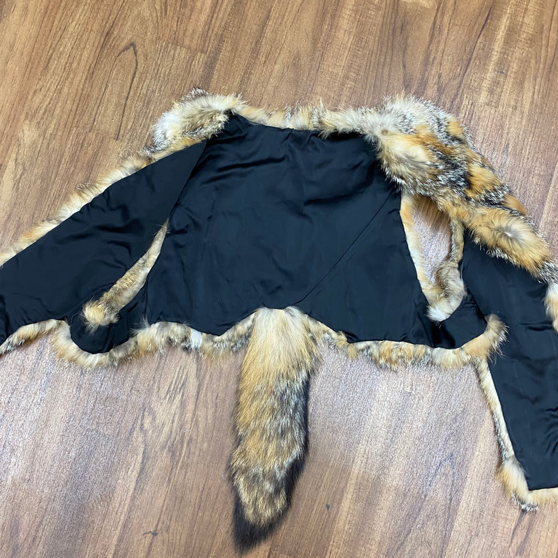 Gefütterte Vintage Fellweste mit dekorativem Schweif, Innenansicht in Schwarz, Größe 40