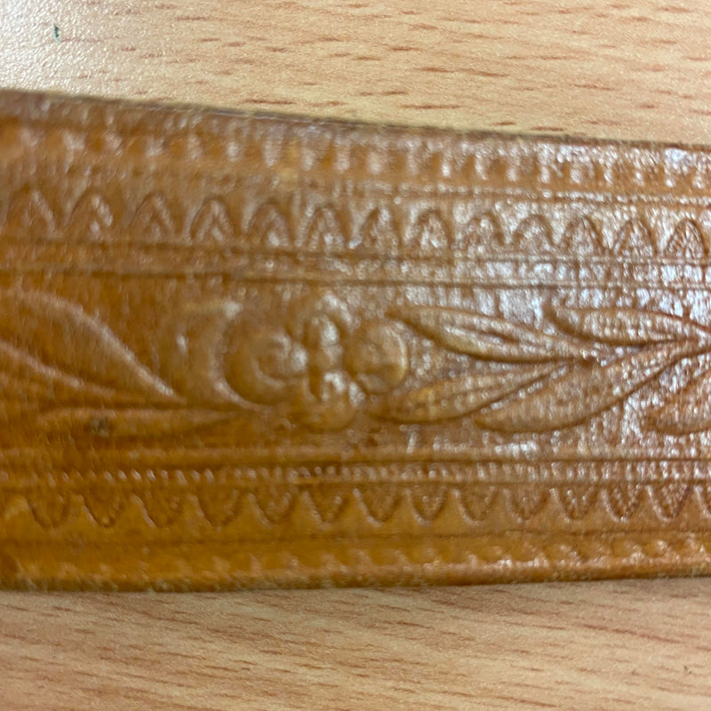 Vintage-Gürtel aus Echtleder mit Verzierten Metallschnallen