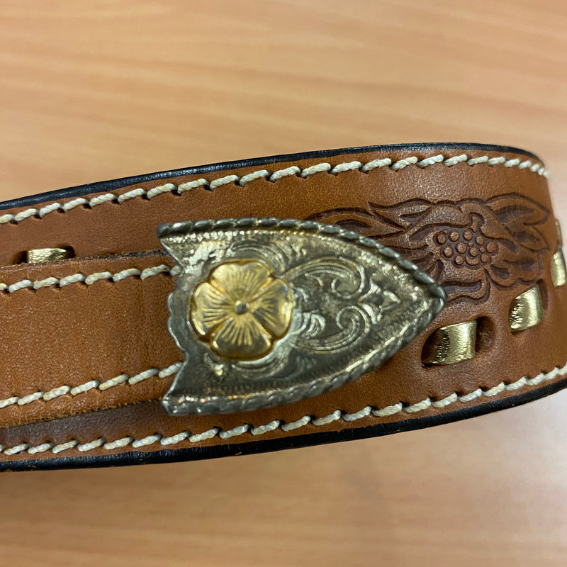 Vintage-Ledergürtel mit floral verzierter Schnalle