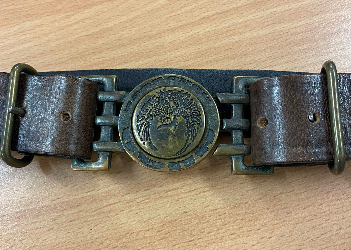 Vintage-Leder-Gürtel mit markanter Schnalle und Adlermotiv