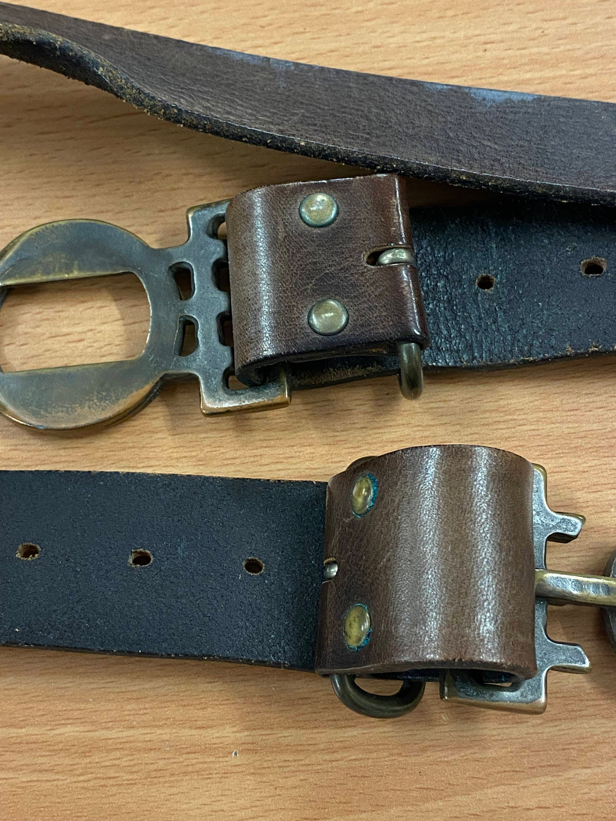 Vintage-Leder-Gürtel mit markanter Schnalle und Adlermotiv