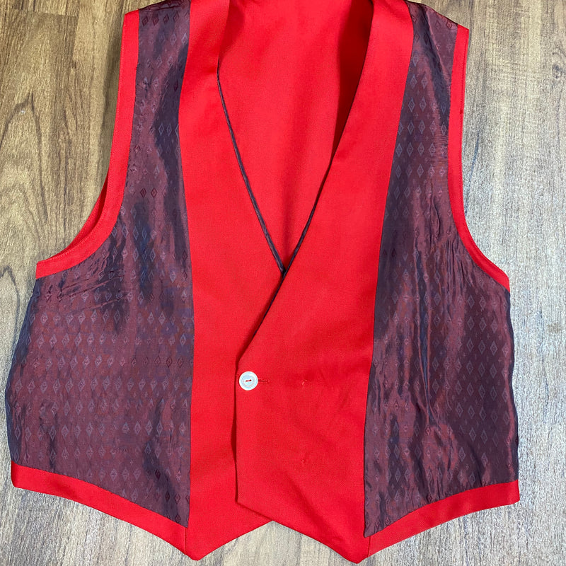 Kleine Vintage Weste rot mit dunklen Reverskragen zweireihig, Gr.44