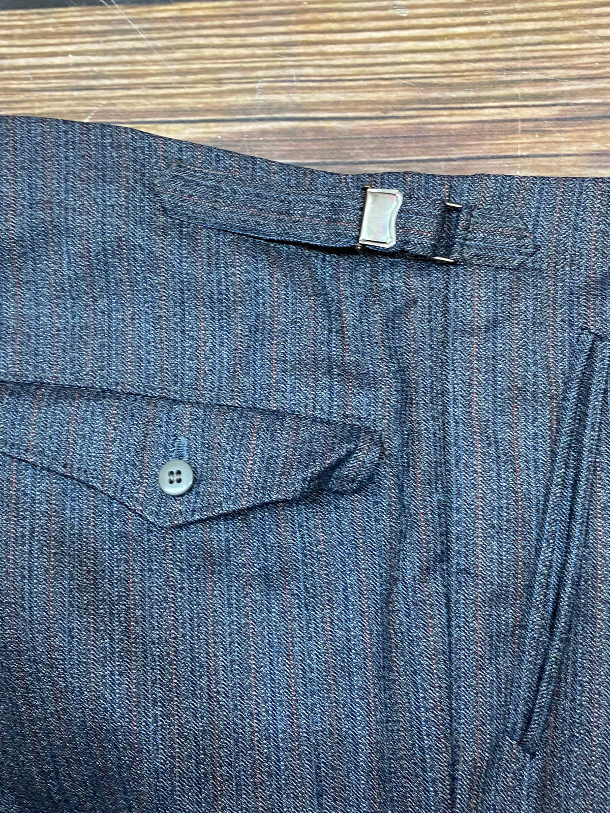 Pantalon homme vintage bleu foncé à rayures années 90 taille 62