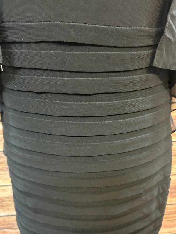 Elegantes Schwarzes Kleid mit Glitzerkragen, Gr.36
