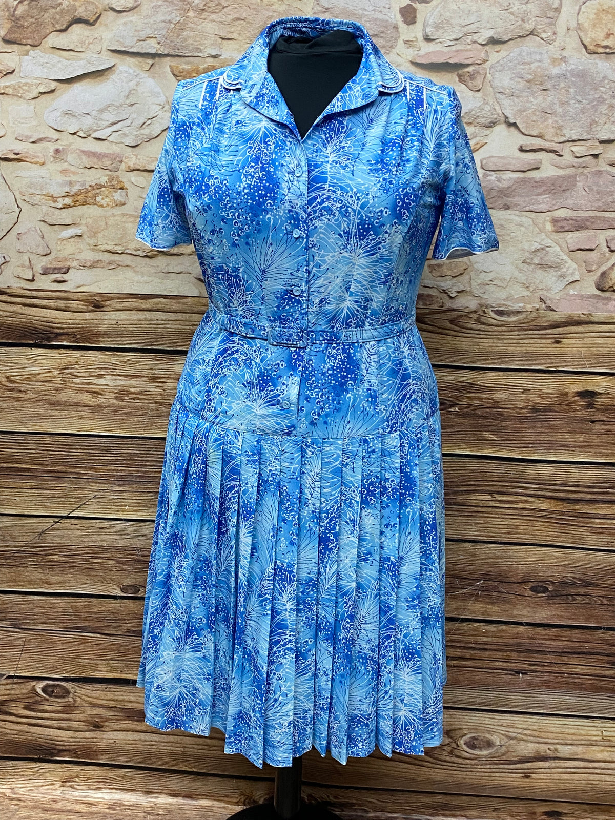 Robe vintage bleu clair taille basse et plis, taille 48 