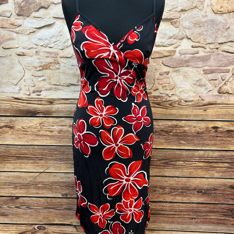 Rotes Sommerkleid im 50er Jahre Stil
