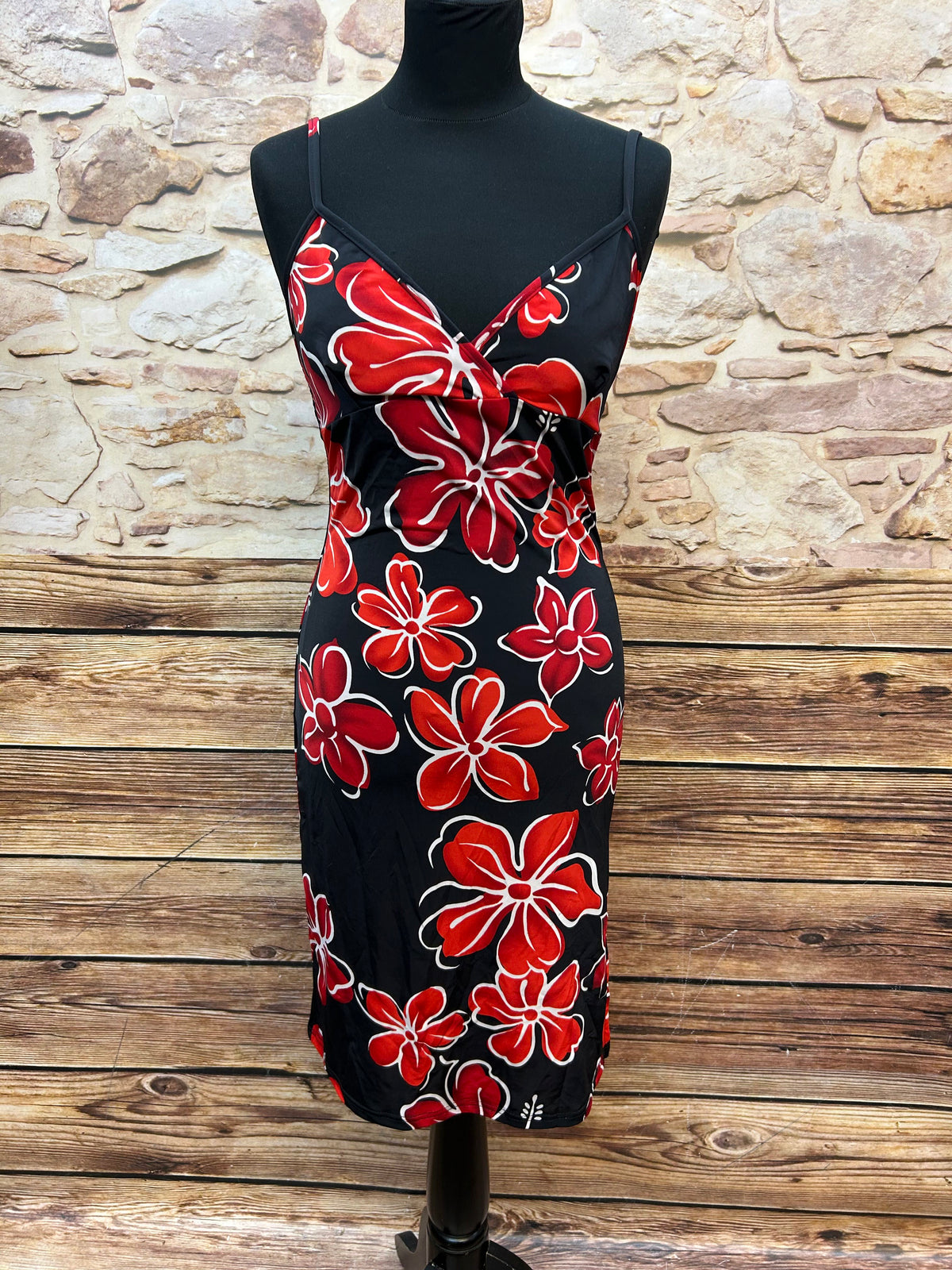Rotes Sommerkleid im 50er Jahre Stil
