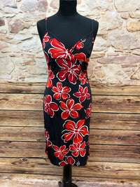 Rotes Sommerkleid im 50er Jahre Stil