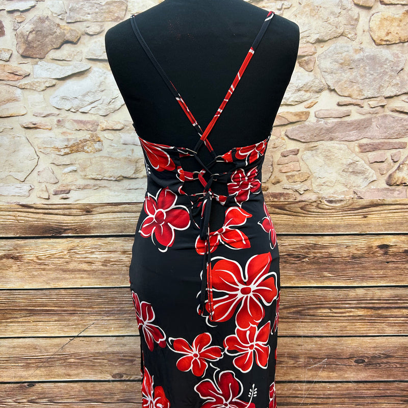 Rotes Sommerkleid im 50er Jahre Stil