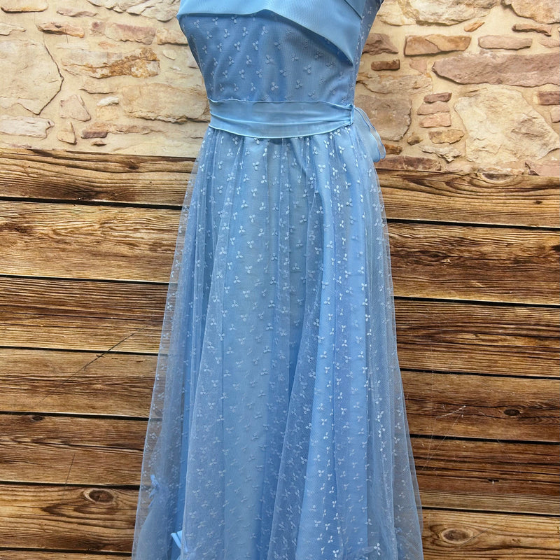 Hellblaues Tüll-Abendkleid