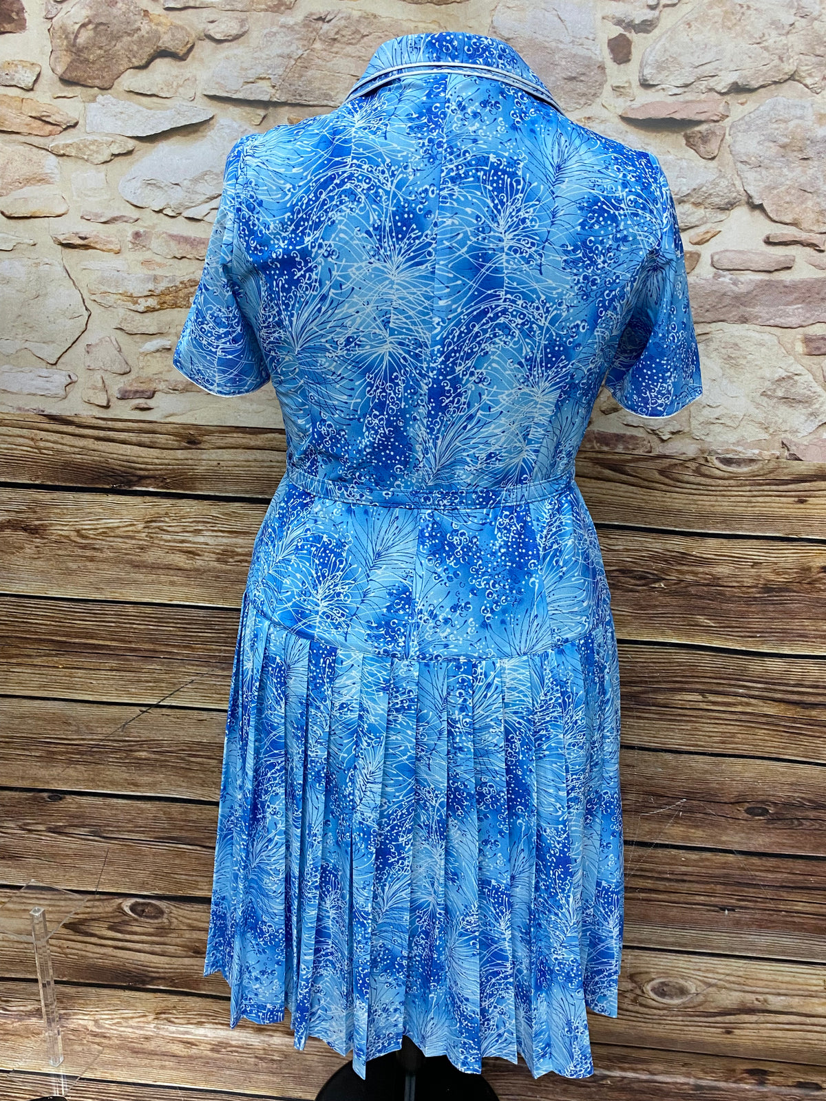 Robe vintage bleu clair taille basse et plis, taille 48 