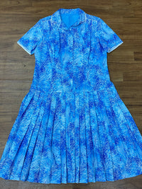 Robe vintage bleu clair taille basse et plis, taille 48 