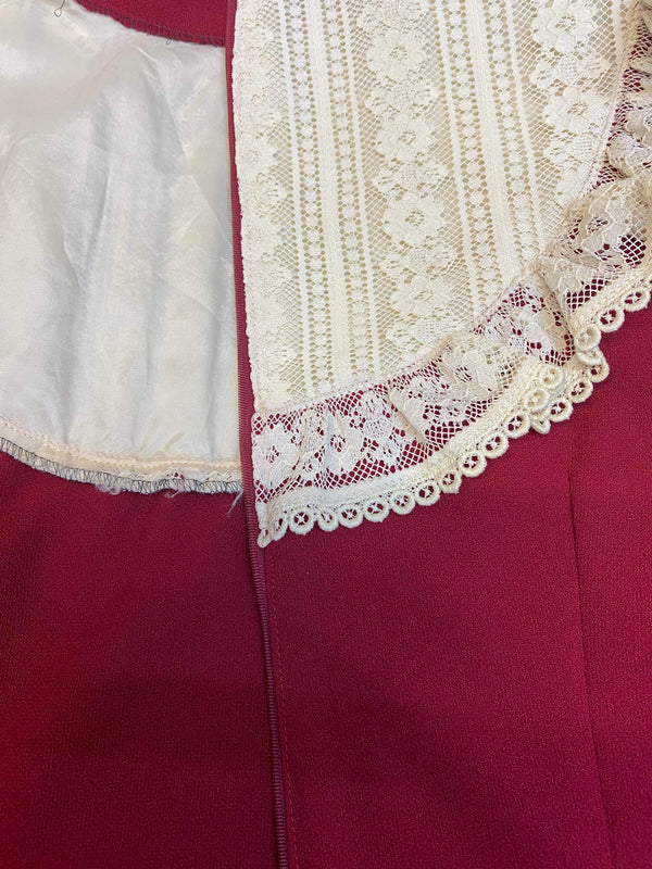 Elegantes Vintage-Kleid in Bordeauxrot mit Spitzenbesatz – Größe 38