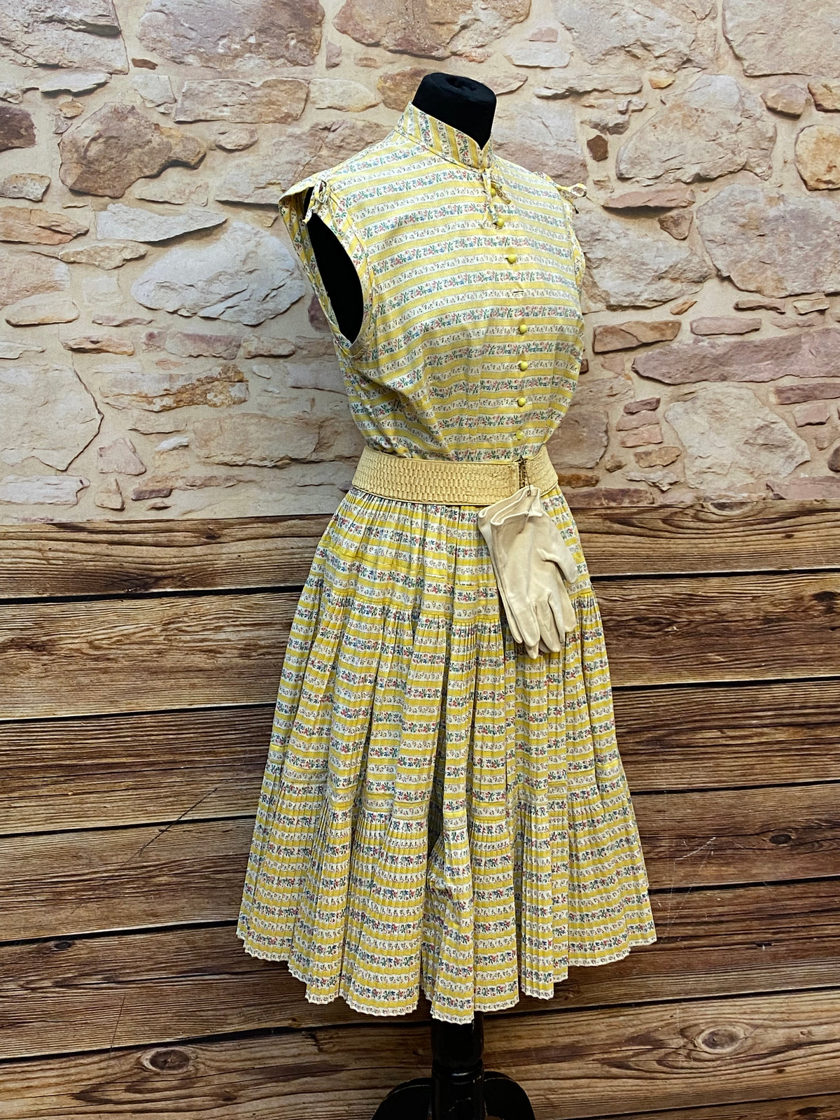 Baumwoll-Kleid in gelb, aus den 5oer Jahren. Vintage für Damen