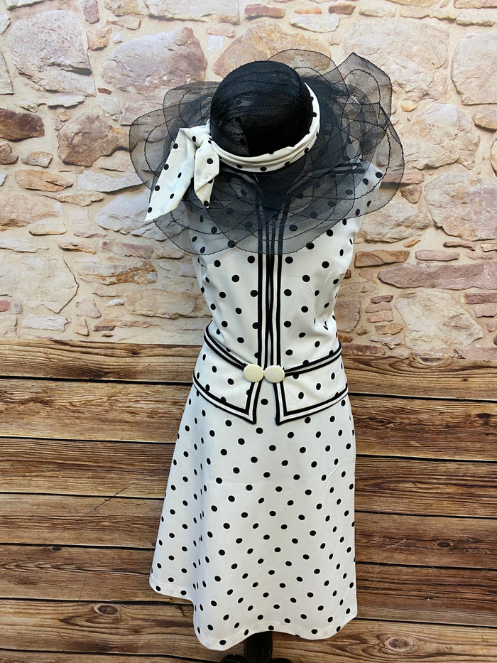 Vintage Damen-Kostüm im 50er Jahre Stil, mit Polka Dot´s in weiß/schwarz Gr.48, Rock, Jacken-Bluse, Hut, Gürtel und Handschuhen