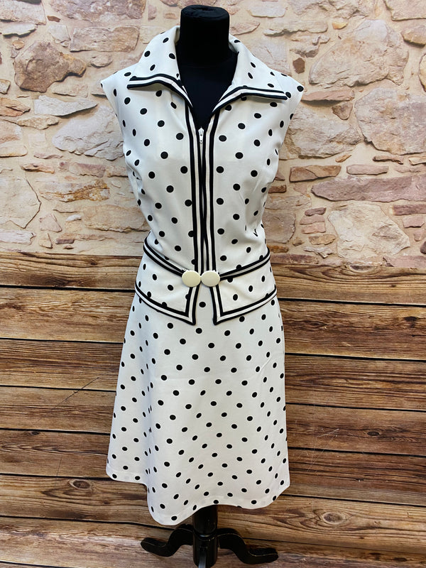 Unikat, Vintage-Kostüm aus den 50er Jahren. Weiß mit schwarzen Punkten. Blusen-Jacke mit Rock, Handschuhen, Gürtel und Hut, Größe 48