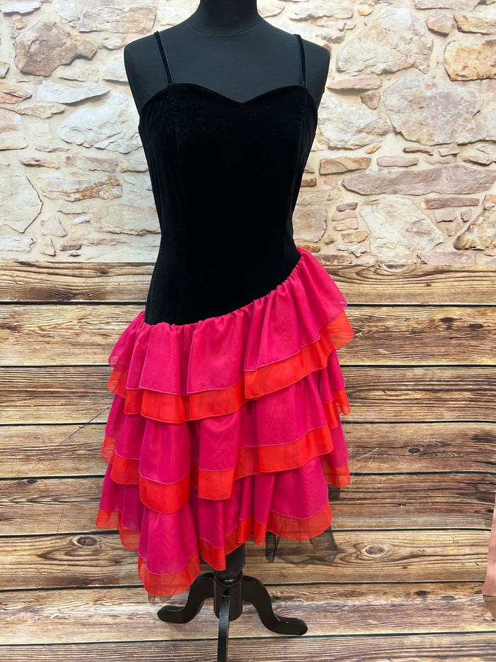 Vintage-Kleid in Gr. 38 mit schwarzem Samt und roten Volant