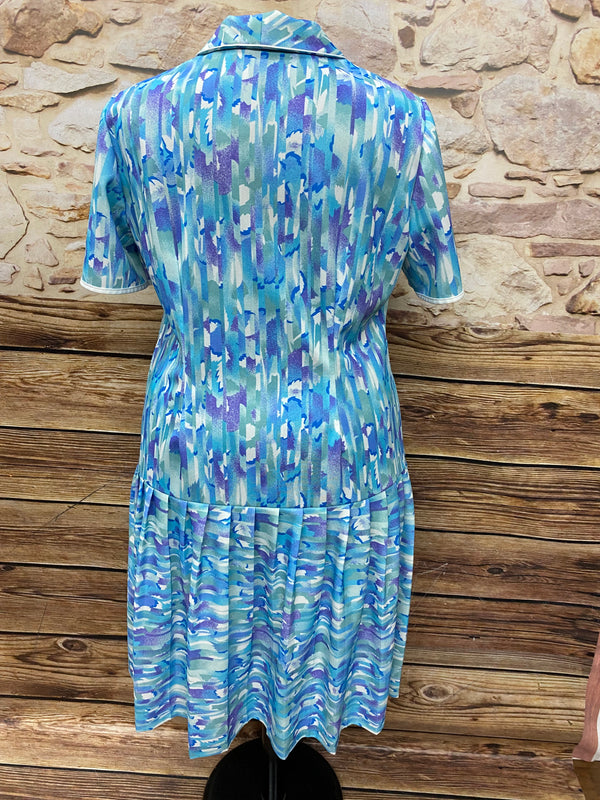 Hellblaues Vintage-Kleid mit tiefer Taille und Falten, Gr.50