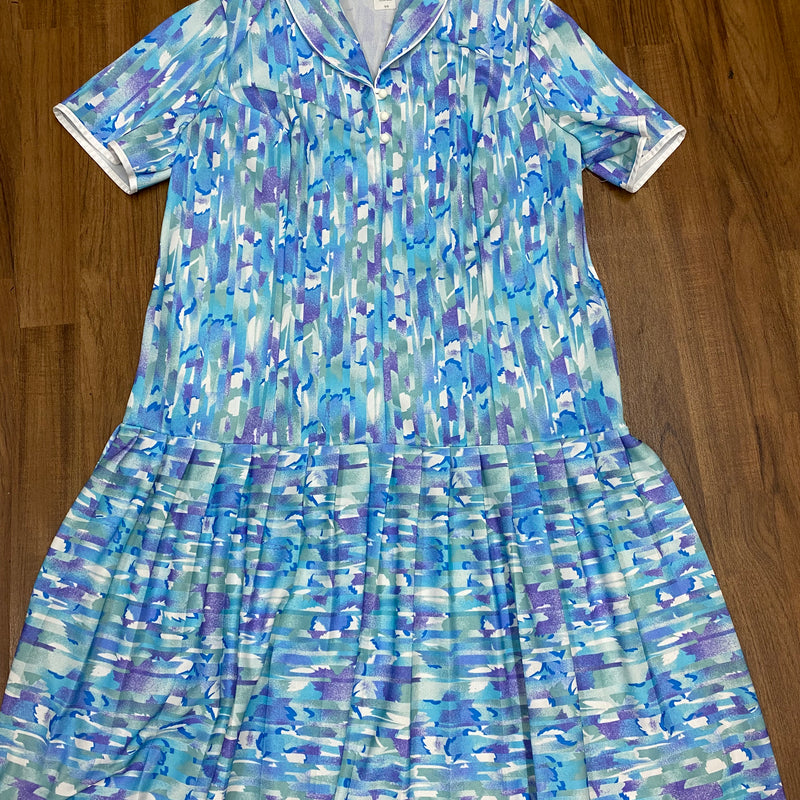 Hellblaues Vintage-Kleid mit tiefer Taille und Falten, Gr.50