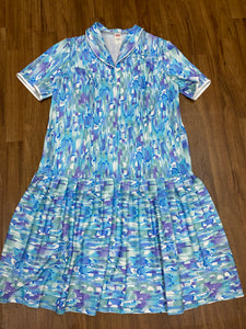 Hellblaues Vintage-Kleid mit tiefer Taille und Falten, Gr.50
