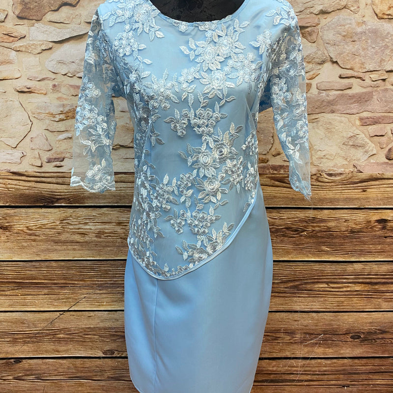 Vintage-Kleid in Himmelblau mit Blumen-Stickerei – Größe L