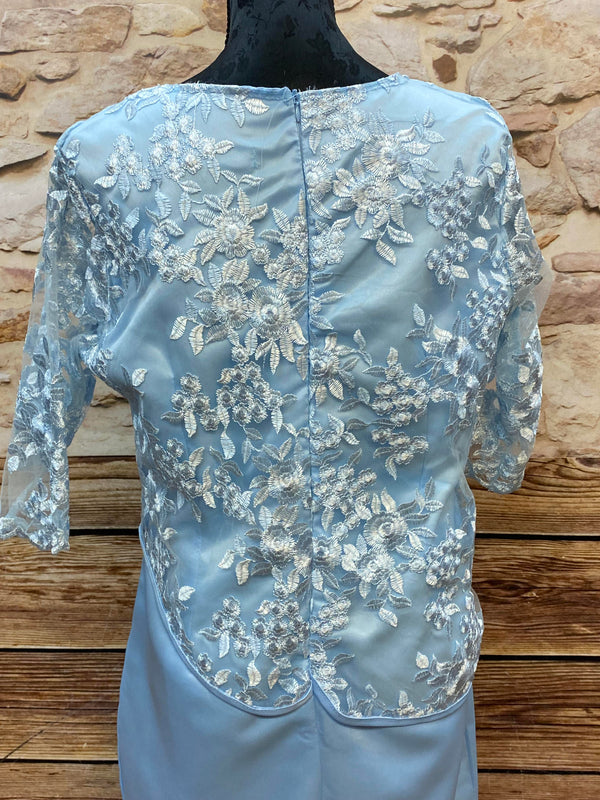 Vintage-Kleid in Himmelblau mit Blumen-Stickerei – Größe L