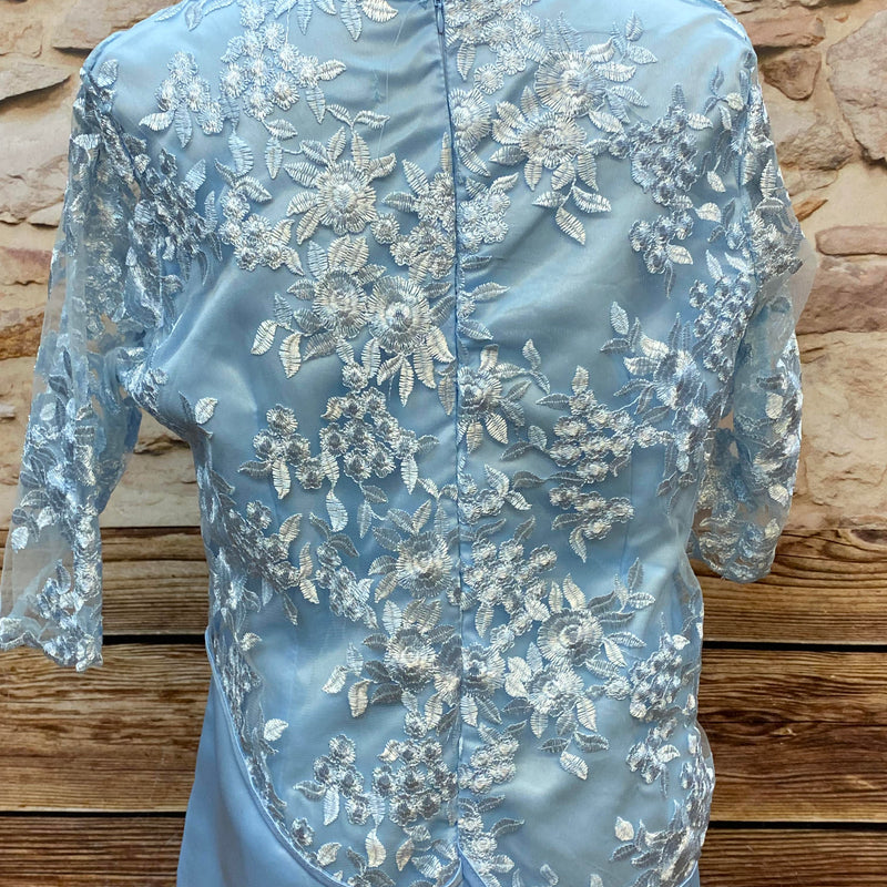 Vintage-Kleid in Himmelblau mit Blumen-Stickerei – Größe L