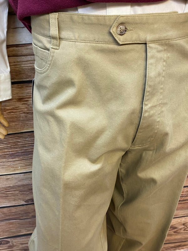 Vintage Herren Outfit Gr. 60 – Bordeaux Pullunder & Beige Hose mit Schiebermütze