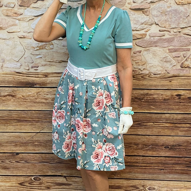 Vintage-Outfit Damen Kostüm im Stil der 1950er Gr.42, mit pastellfarbenen Kleid, hellem Gürtel, Handschuhen, Hut. Inklusiv Perlenkette in türkis und Vintage-Sonnenbrille