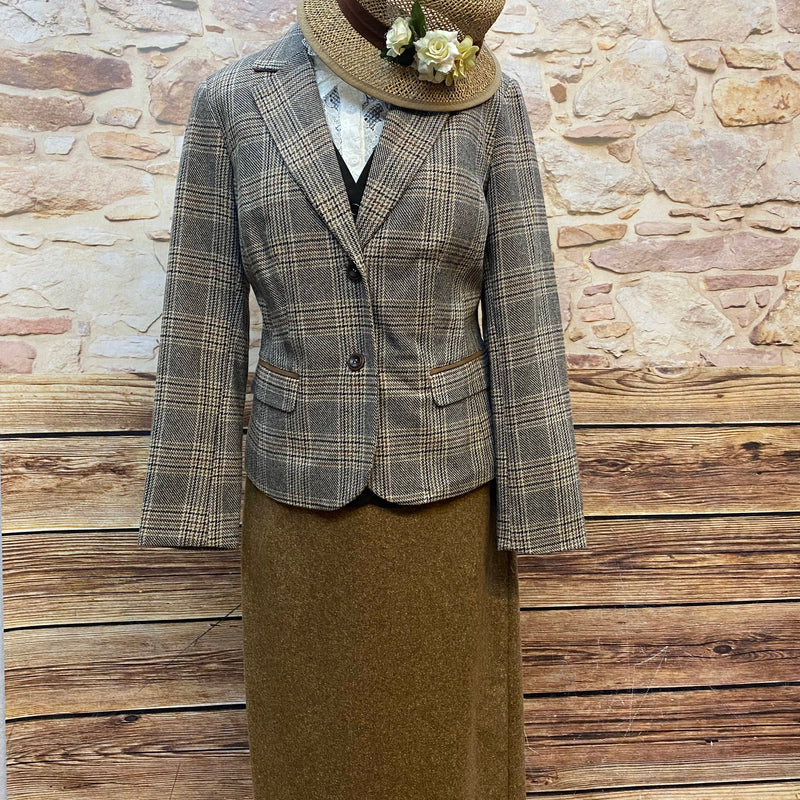 In Brauntönen gehaltenes Vintage-Outfit Damen-Kostüm für Oldtimer-Events und Golfturniere – Komplett-Set mit Jacke, Rock, Weste, Bluse und Hut in Größe 40